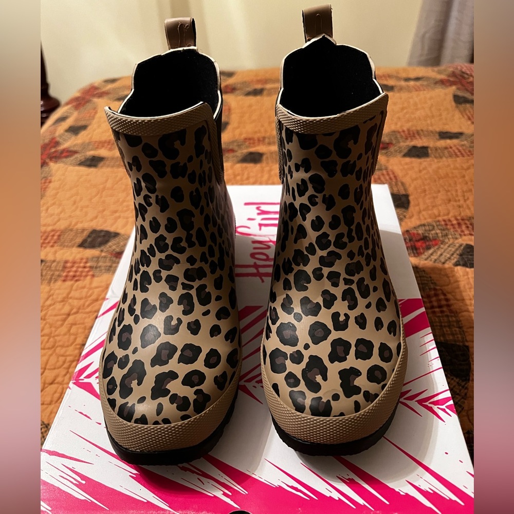 New- Corkys Hey Girl Leopard Yikes Boots Size 7